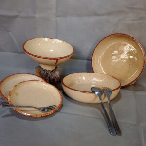 Juego de platos llano, hondo y salsera